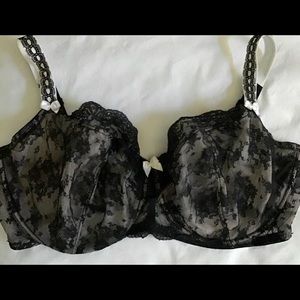 Beautiful lined lace black bra!